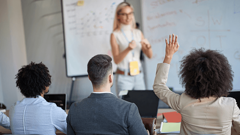 Formation continue des enseignants : pourquoi et comment intégrer le numérique en classe ?