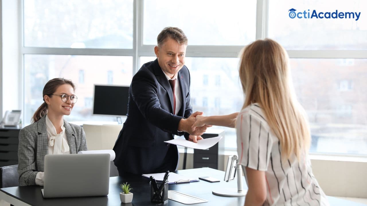 Pénurie de formateurs IT : comment OctiAcademy apporte des solutions concrètes?